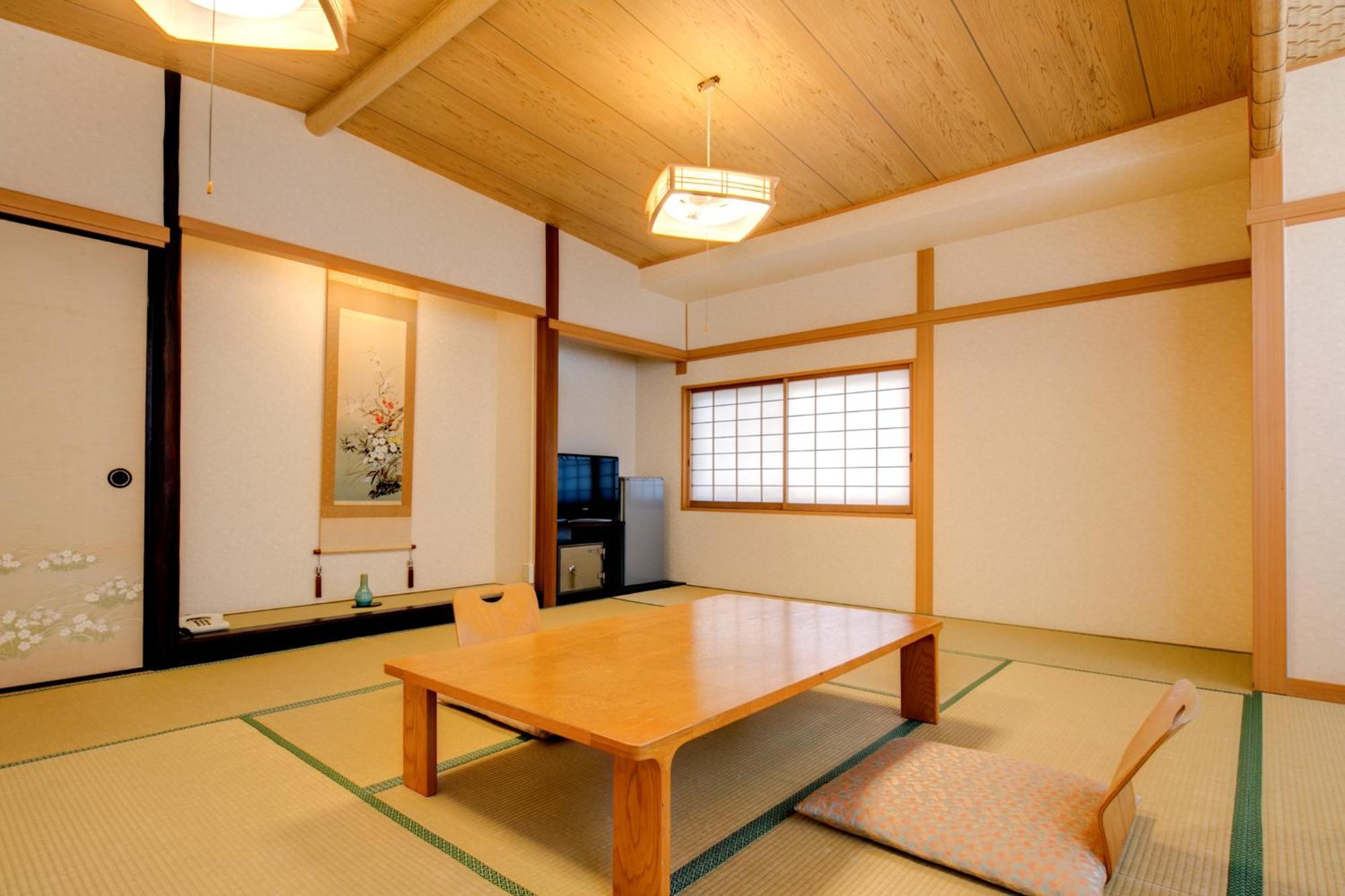 Отель Yugawara-Onsen Manyoso Экстерьер фото
