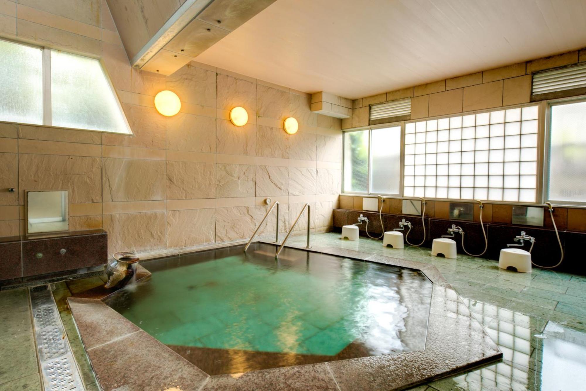 Отель Yugawara-Onsen Manyoso Экстерьер фото