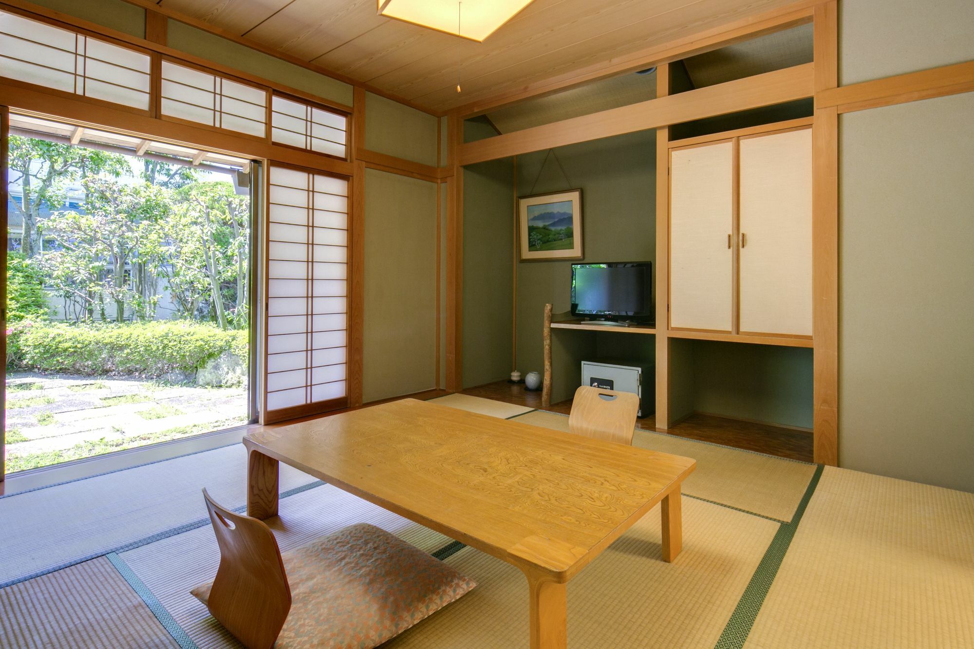Отель Yugawara-Onsen Manyoso Экстерьер фото