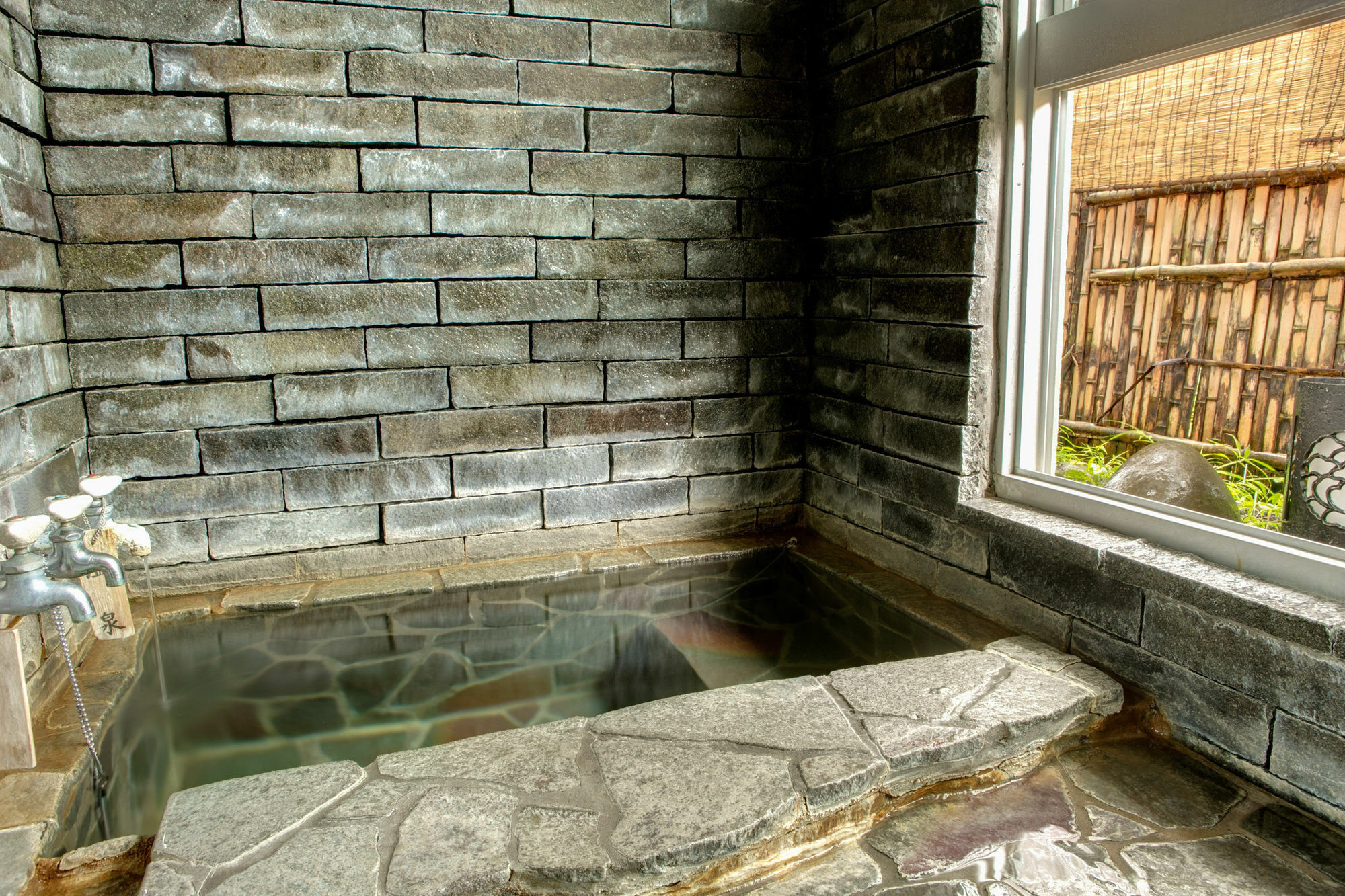 Отель Yugawara-Onsen Manyoso Экстерьер фото