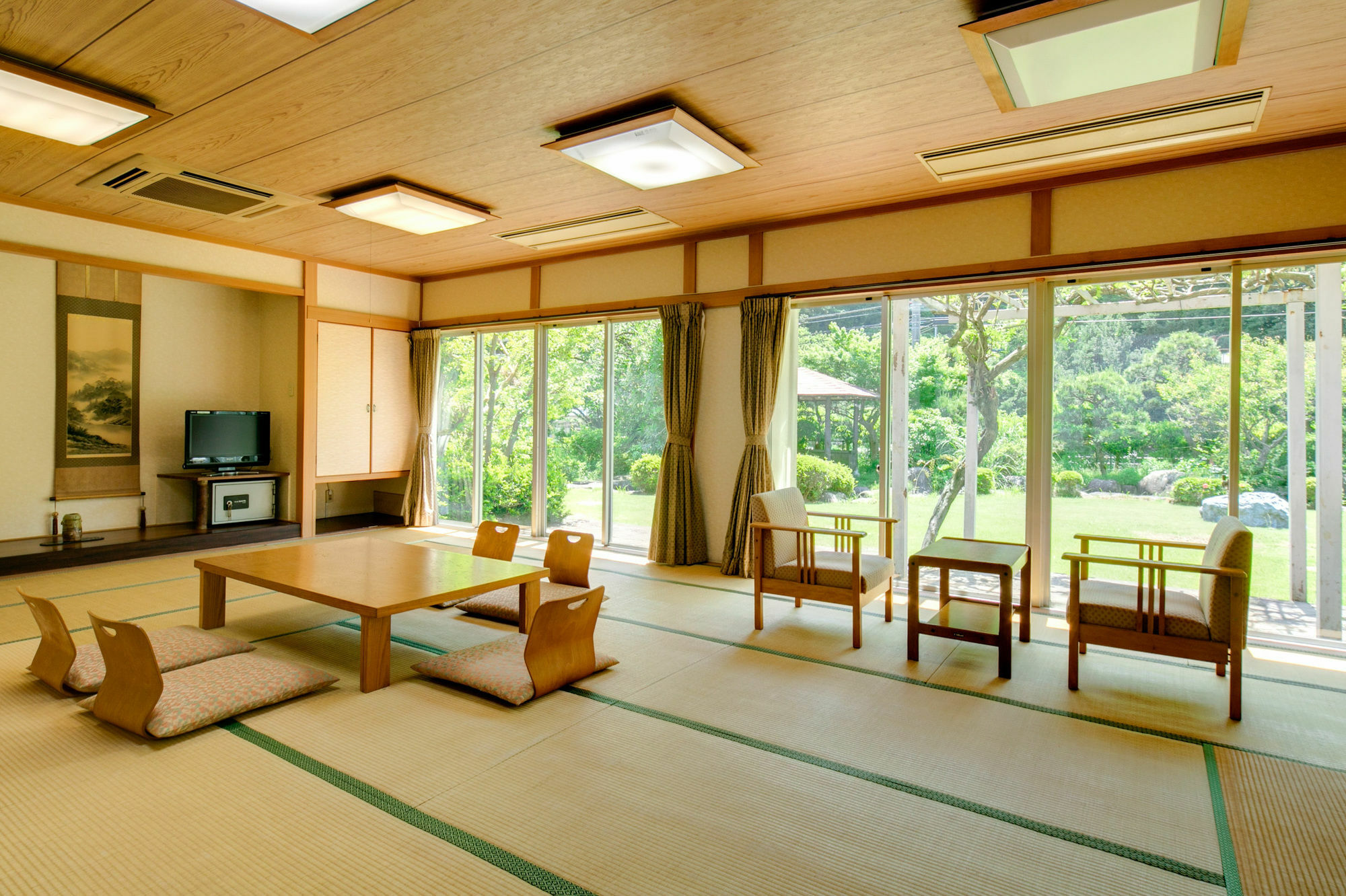 Отель Yugawara-Onsen Manyoso Экстерьер фото